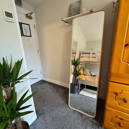 Ensuite For 3 In 2, Shared Kitchen