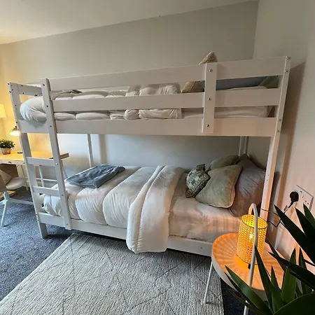 Ensuite For 3 In 2, Shared Kitchen