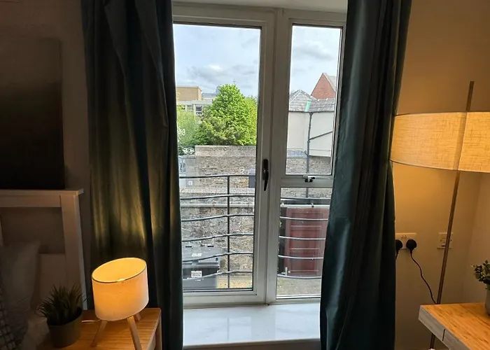 Ensuite For 3 In 2, Shared Kitchen * Dublin