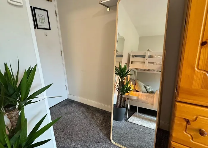 Ensuite For 3 In 2, Shared Kitchen