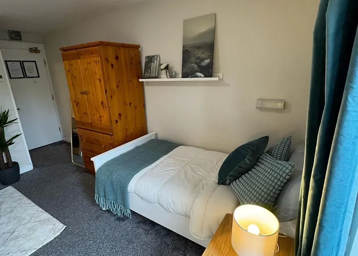 Ensuite For 3 In 2, Shared Kitchen Дом отдыха